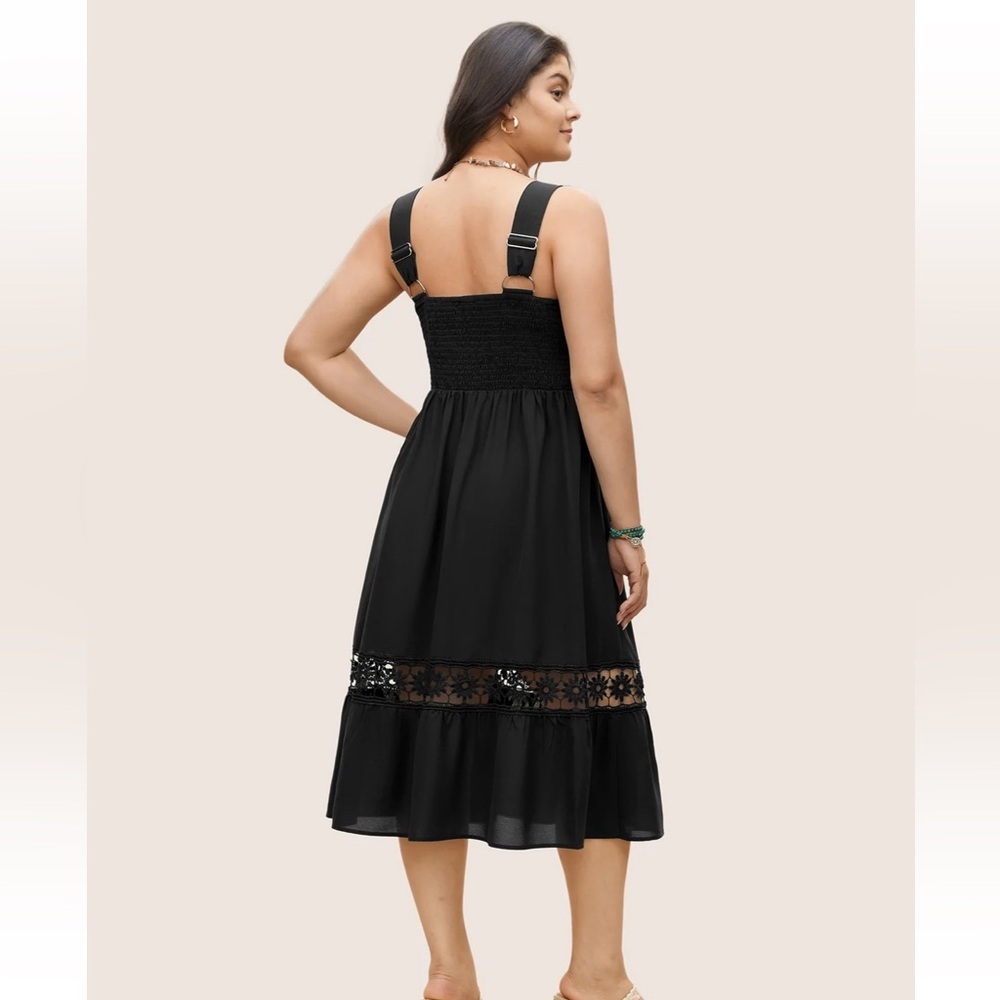 BloomChic Plain Elastic Waist Cut Out Lace Patchwork Dress - Picture 2 of 5